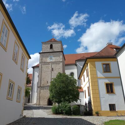 Bild vergr&ouml;&szlig;ern: M&uuml;nster Hl. Kreuz Bergen