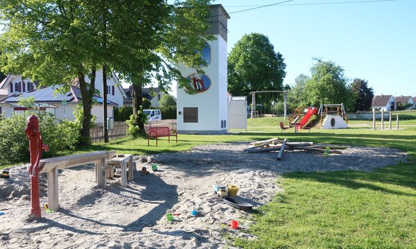 Bild vergr&ouml;&szlig;ern: Erlebnisspielplatz Frau Holl Ehekirchen