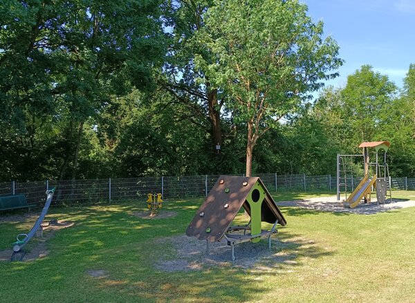 Bild vergr&ouml;&szlig;ern: Spielplatz "Am Hohen Weg" Aresing