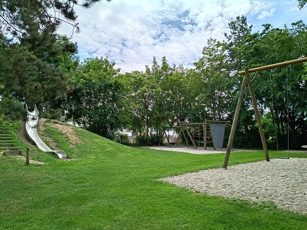 Bild vergr&ouml;&szlig;ern: Spielplatz Josephenburger Weiher Karlskron