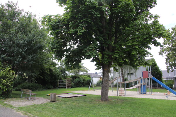 Bild vergr&ouml;&szlig;ern: Spielplatz Ludwig Scherm Stra&szlig;e Karlshuld