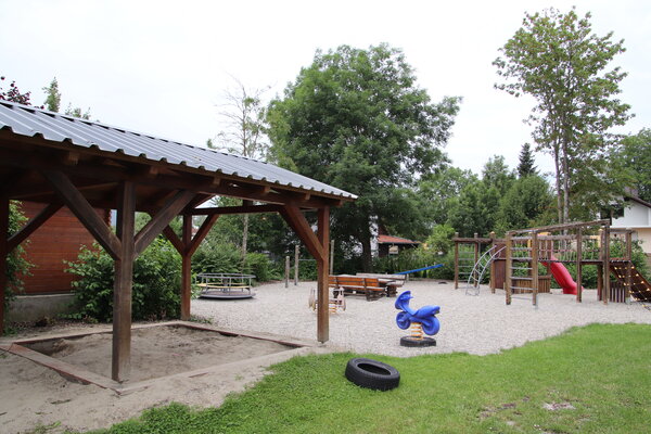 Bild vergr&ouml;&szlig;ern: Spielplatz Schulfeld Ludwigsmoos