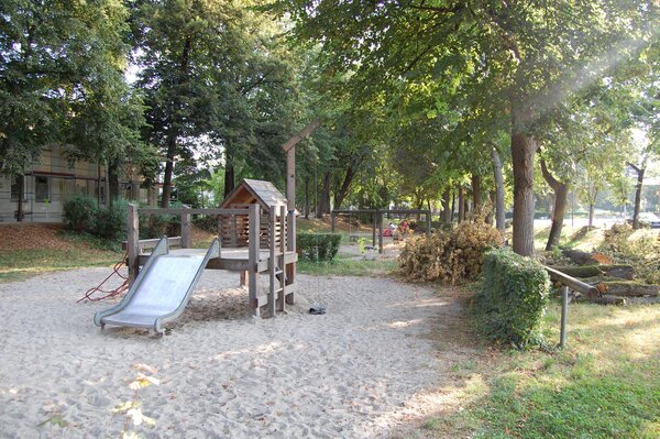 Bild vergr&ouml;&szlig;ern: Spielplatz am Busbahnhof Schrobenhausen