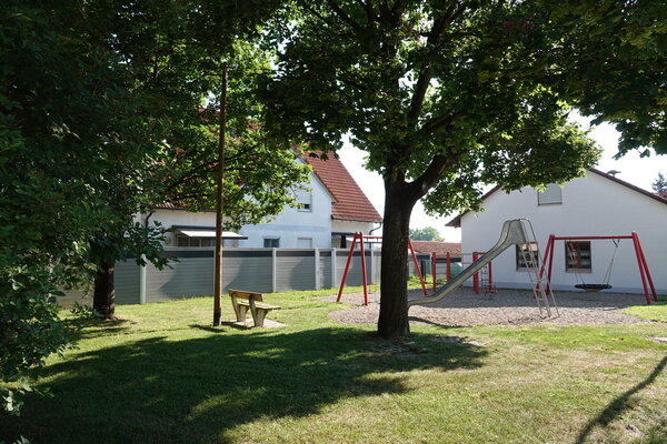 Bild vergr&ouml;&szlig;ern: Spielplatz Attenfeld