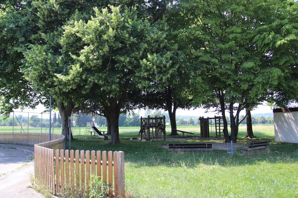Bild vergr&ouml;&szlig;ern: Spielplatz Professor-D&ouml;lgast-Sra&szlig;e Neuburg