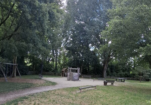 Bild vergr&ouml;&szlig;ern: Spielplatz Gablonzer Stra&szlig;e