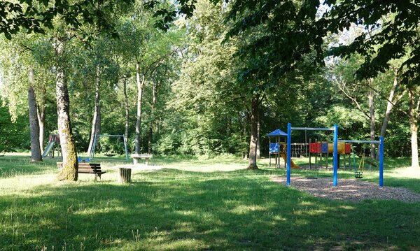 Bild vergr&ouml;&szlig;ern: Spielplatz "Am Sportplatz" (Joshofen)