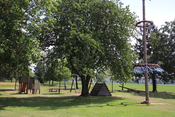 Bild vergr&ouml;&szlig;ern: Spielplatz Hatzenhofen