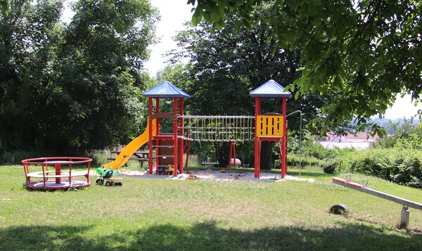 Bild vergr&ouml;&szlig;ern: Spielplatz Bertoldsheim