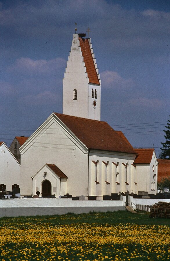 Bild vergr&ouml;&szlig;ern: Pfarrkirche St. Martin H&ouml;rzhausen