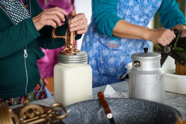 Bild vergr&ouml;&szlig;ern: Butter Handgemacht Haus im Moos